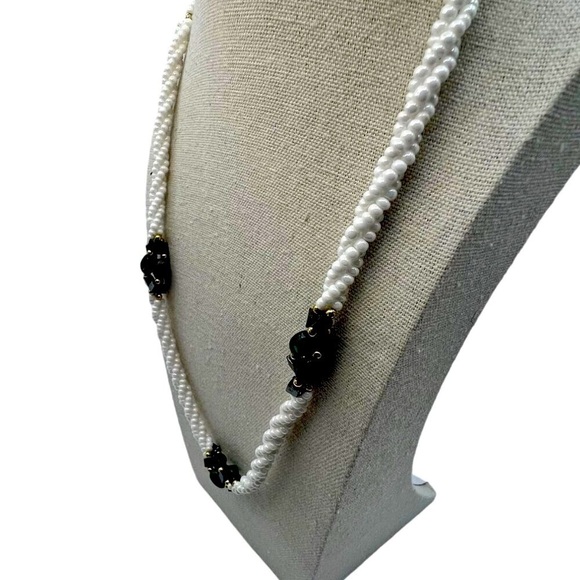 Vintage White & Green Beaded Necklace With Gold Accents.  A45 - Picture 3 of 9